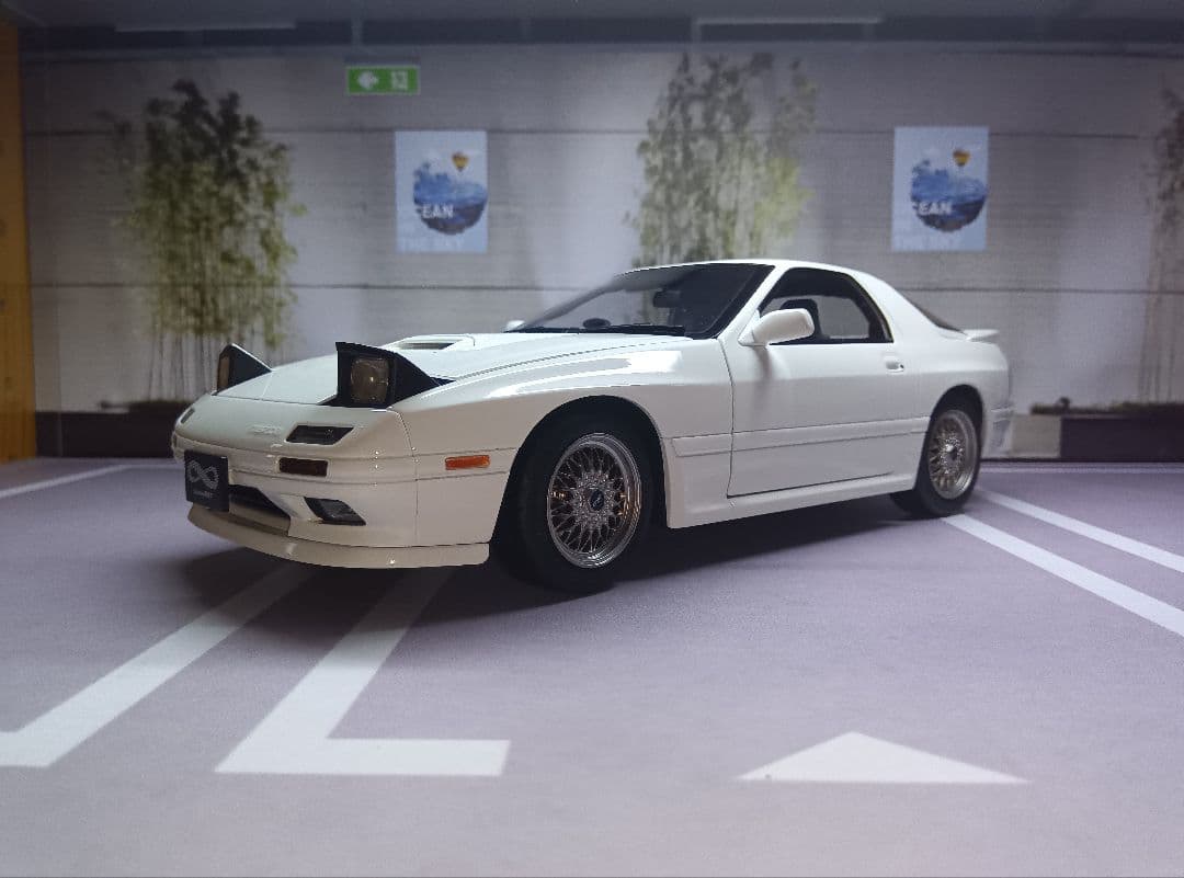 WHELART製 1/18 マツダ サバンナ RX-7 FC3 1990