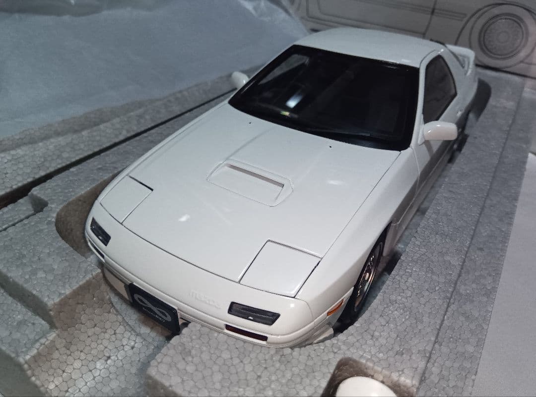 WHELART製 1/18 マツダ サバンナ RX-7 FC3 1990