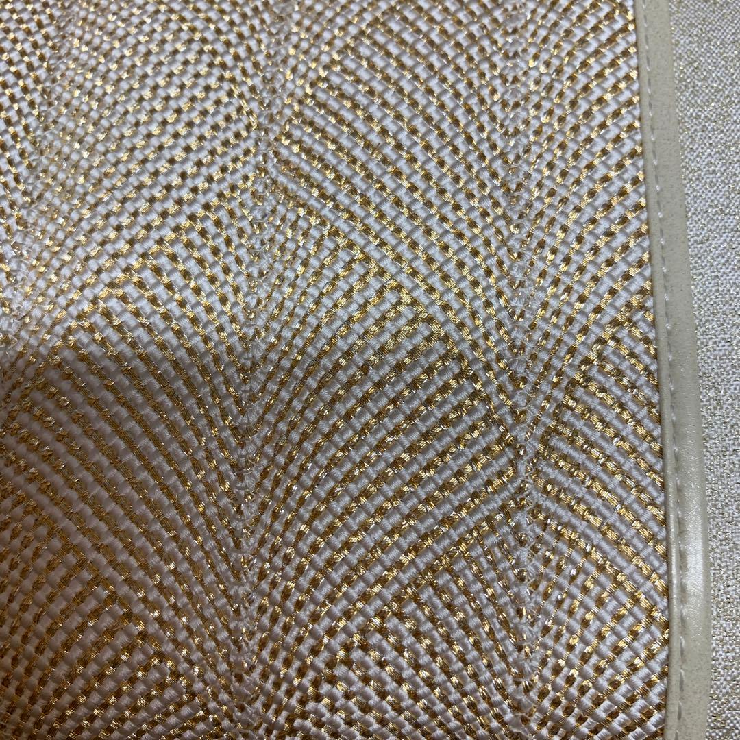 新品未使用　五嶋紐 バッグ　ゴールド系網目模様ハンドバッグ