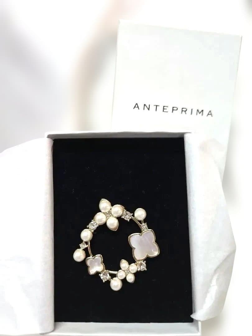 アンテプリマ ANTEPRIMA エテルナ 白蝶貝パールブローチ　ゴールド