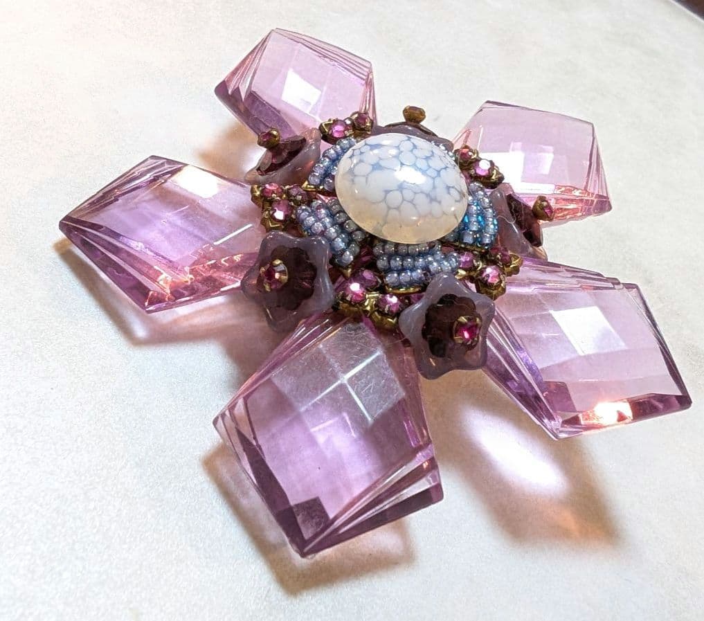 No.0335　スタンレーハグラー　ピンクパープル　ブローチ