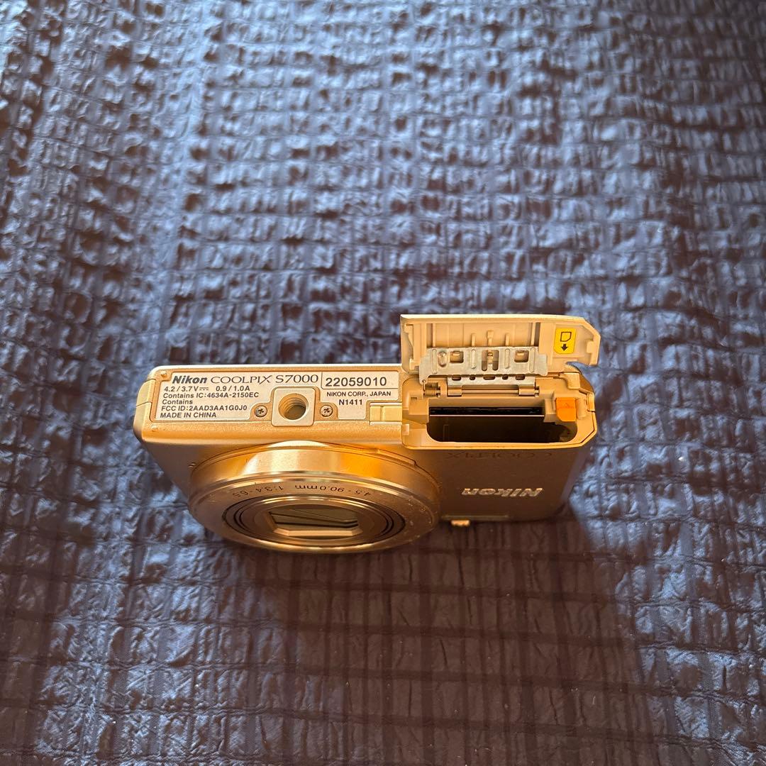 Nikon COOLPIX S7000 Gold 7* パクトデジタルカメラ