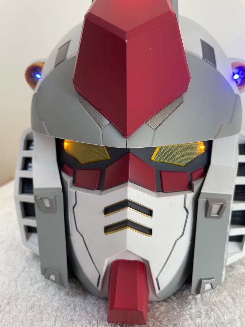 【新品未使用】ガンダム Rx-78 アクションヘルメットマスク(台座付き)
