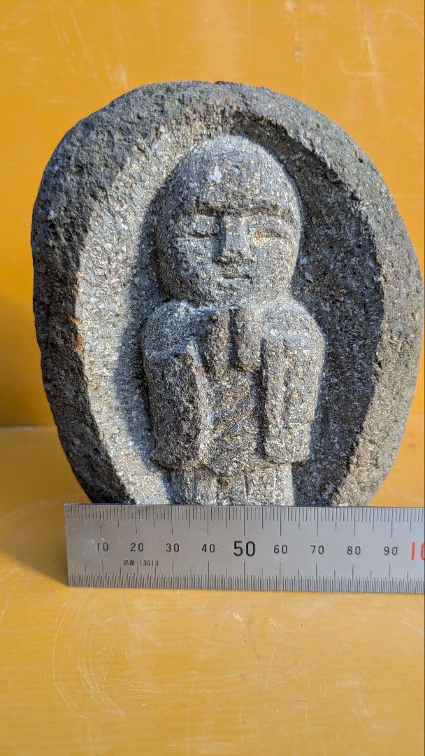 石仏、地蔵、合掌地蔵、自然石地蔵、日本人による彫刻、倉田辰彦作