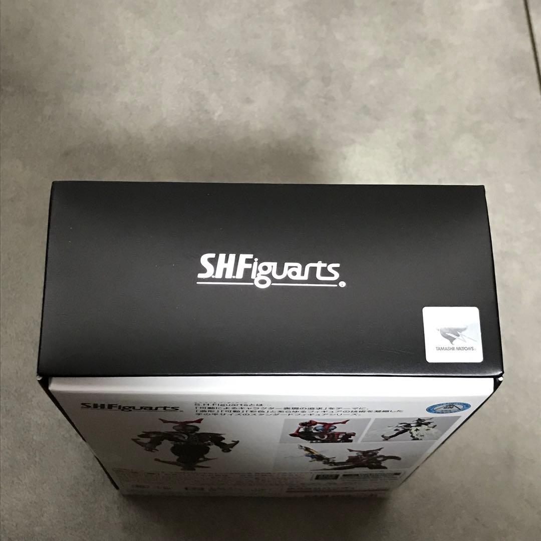 仮面ライダーカブト　ハイパーフォーム　フィギュアーツ