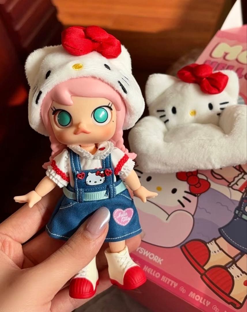 POP MART MOLLY × ハローキティ アクションフィギュア 限定版