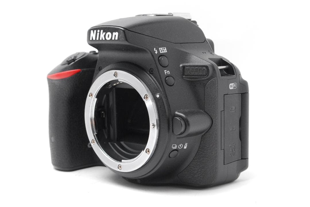 新品級ショット数　Nikon D5500　WiFI搭載　タッチパネル　スマホ転送