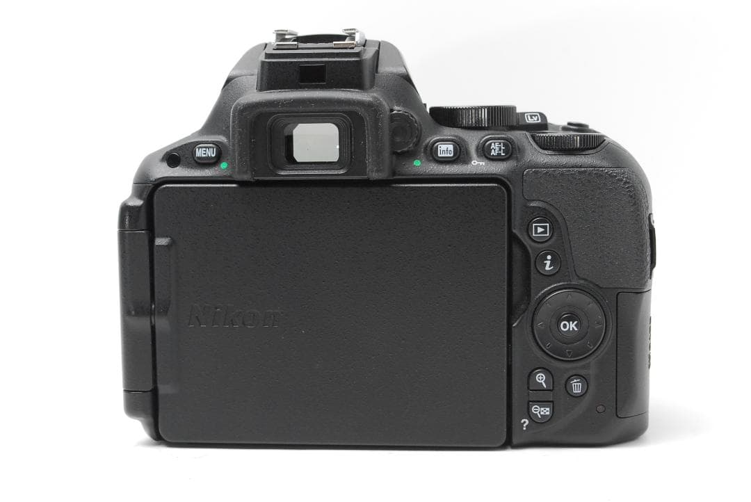 新品級ショット数　Nikon D5500　WiFI搭載　タッチパネル　スマホ転送