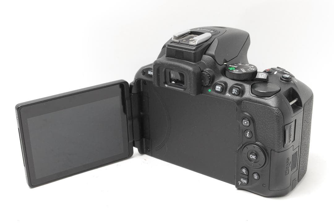 新品級ショット数　Nikon D5500　WiFI搭載　タッチパネル　スマホ転送