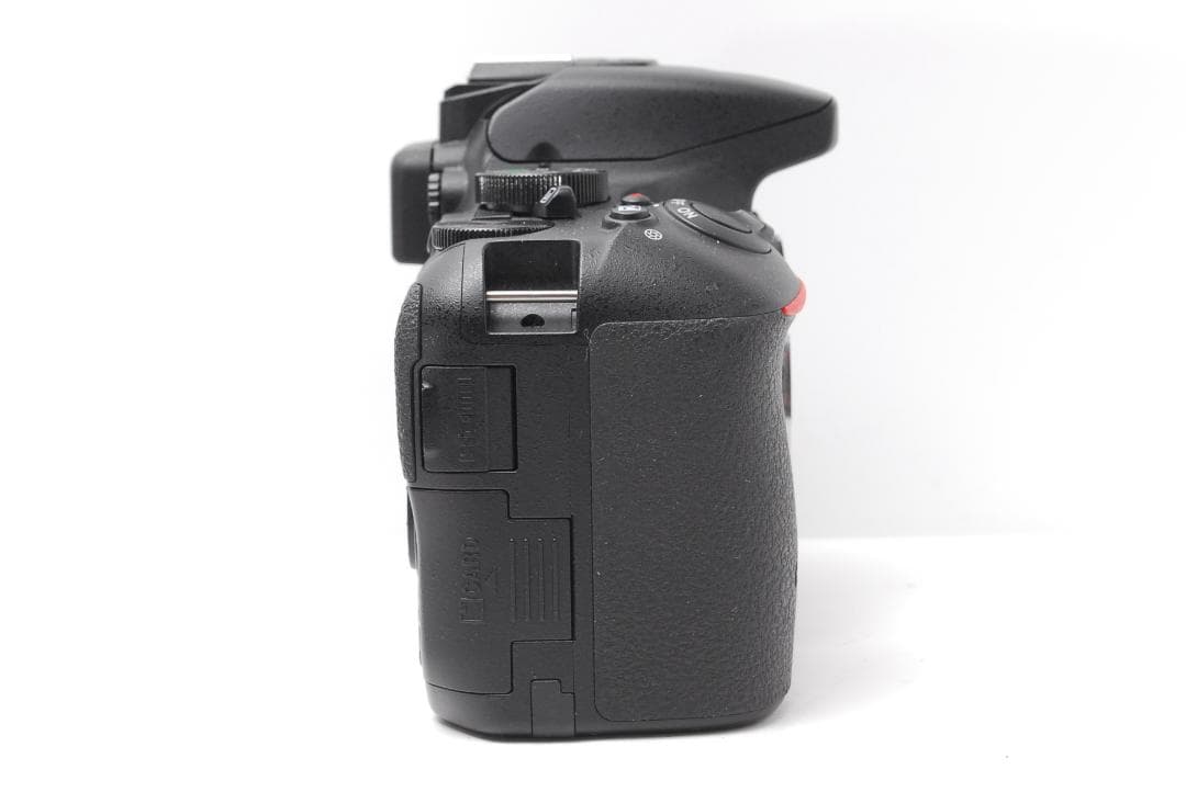 新品級ショット数　Nikon D5500　WiFI搭載　タッチパネル　スマホ転送