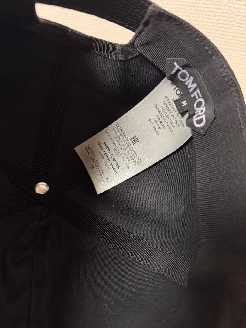 TOM FORD 黒キャップ