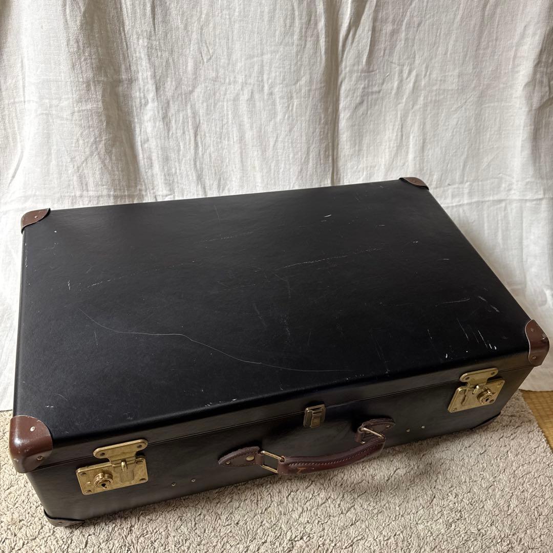 グローブトロッター大型黒いキャリーケース