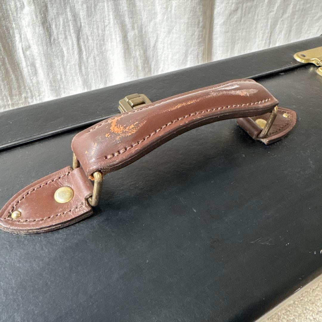 グローブトロッター大型黒いキャリーケース