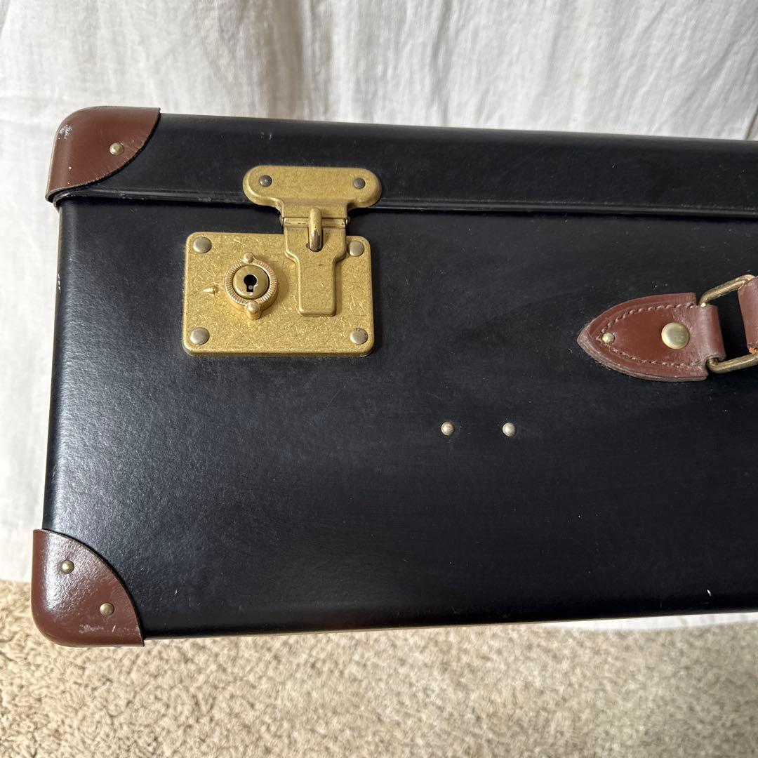 グローブトロッター大型黒いキャリーケース