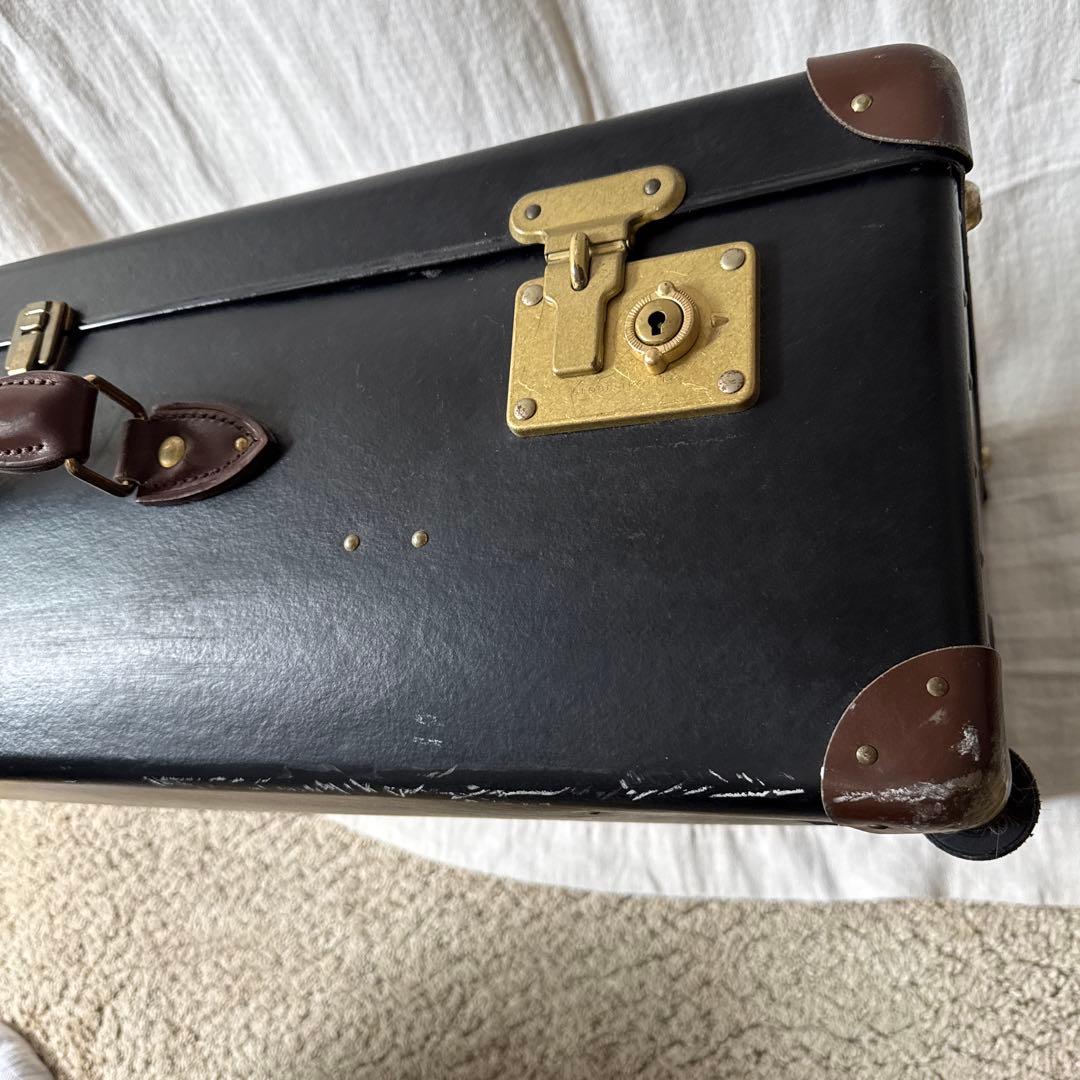 グローブトロッター大型黒いキャリーケース