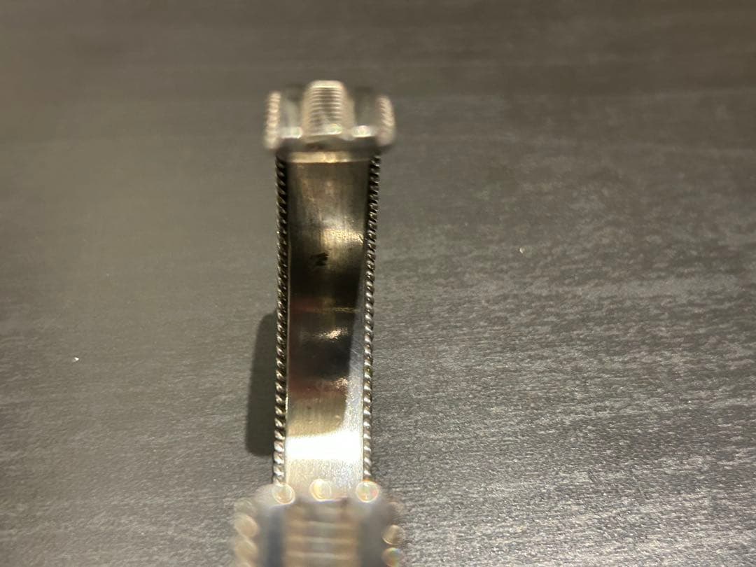 ナバホ Taheスターリングシルバー バングル