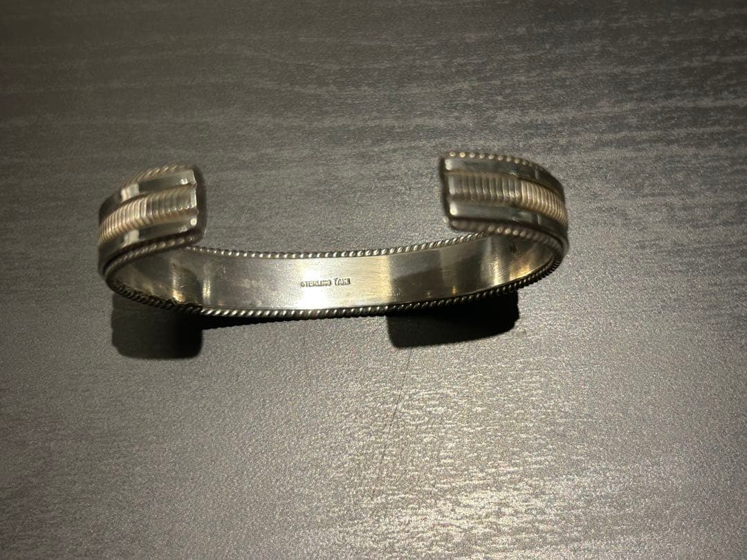 ナバホ Taheスターリングシルバー バングル