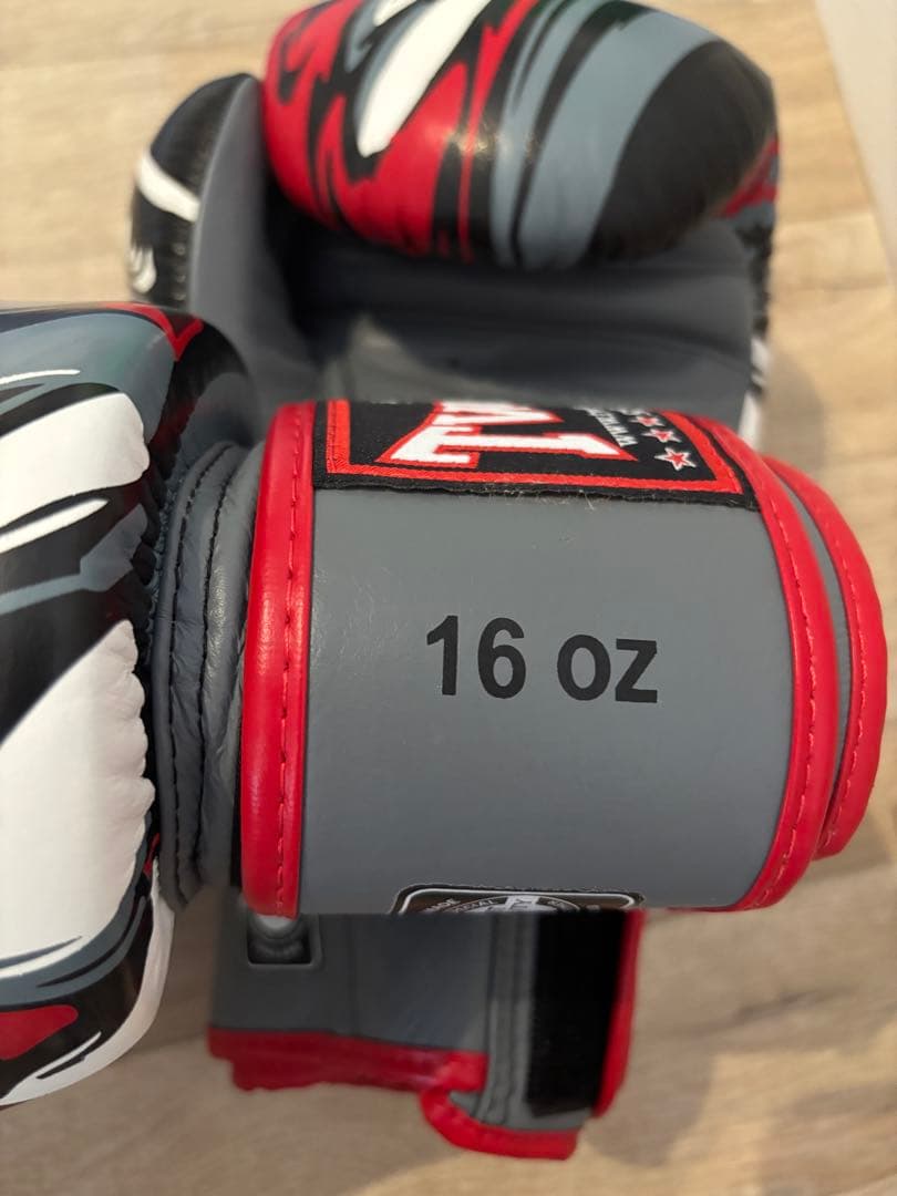 TWINS ボクシンググローブ 16 oz