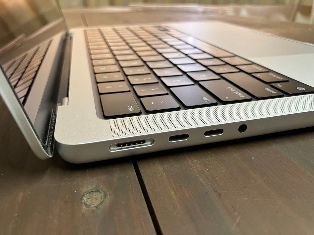 美品 MacBook Pro M3 16GB 1TB SSD US配列キーボード