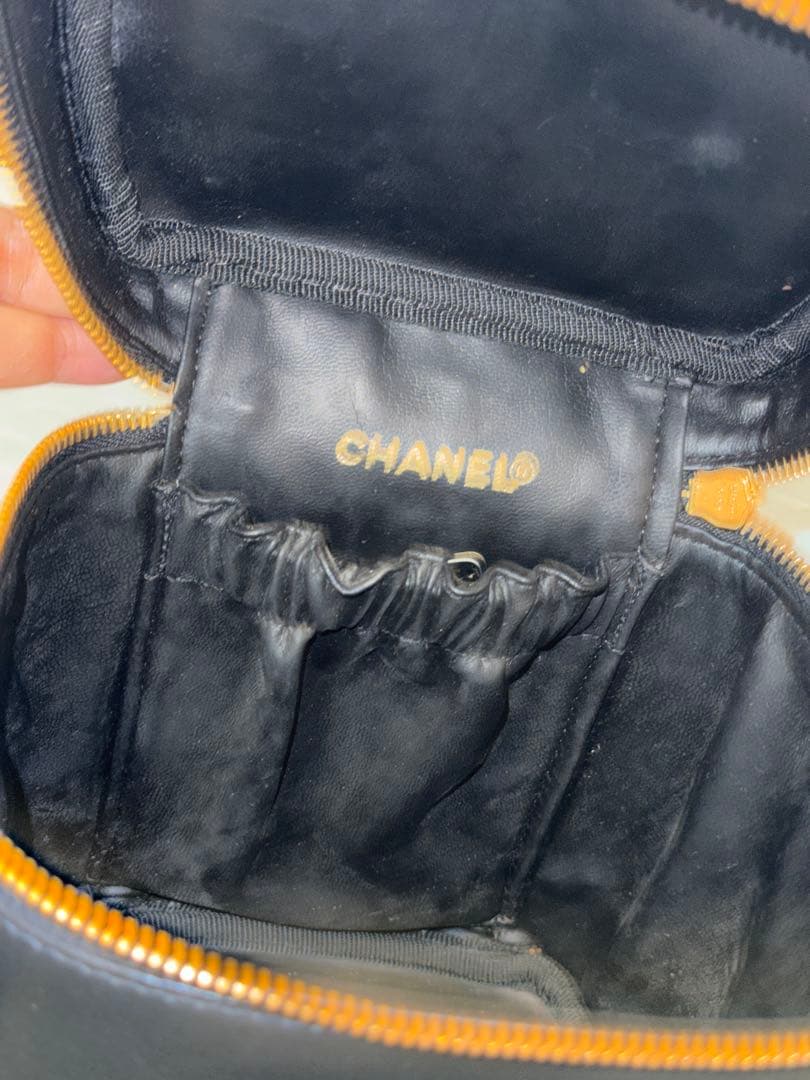 CHANEL バニティバッグ 化粧ポーチ ブラック ラムスキン 縦型
