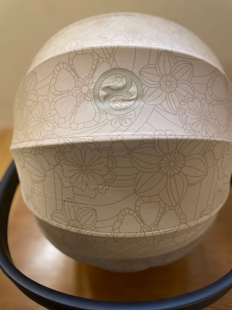 引き取り可能な方のみ 花柄デザイン 車用チャイルドシート