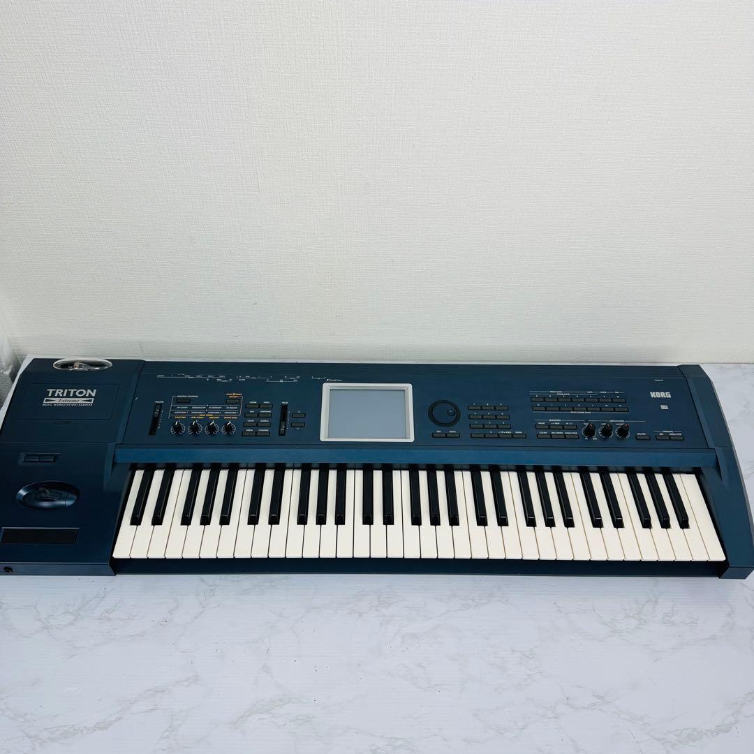 KORG　TRITON Extreme 61　シンセサイザー　真空管　61鍵盤