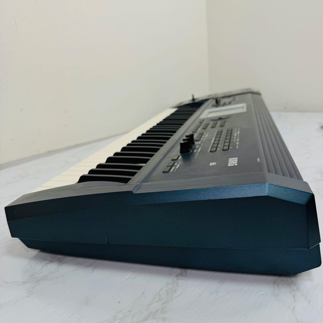 KORG　TRITON Extreme 61　シンセサイザー　真空管　61鍵盤