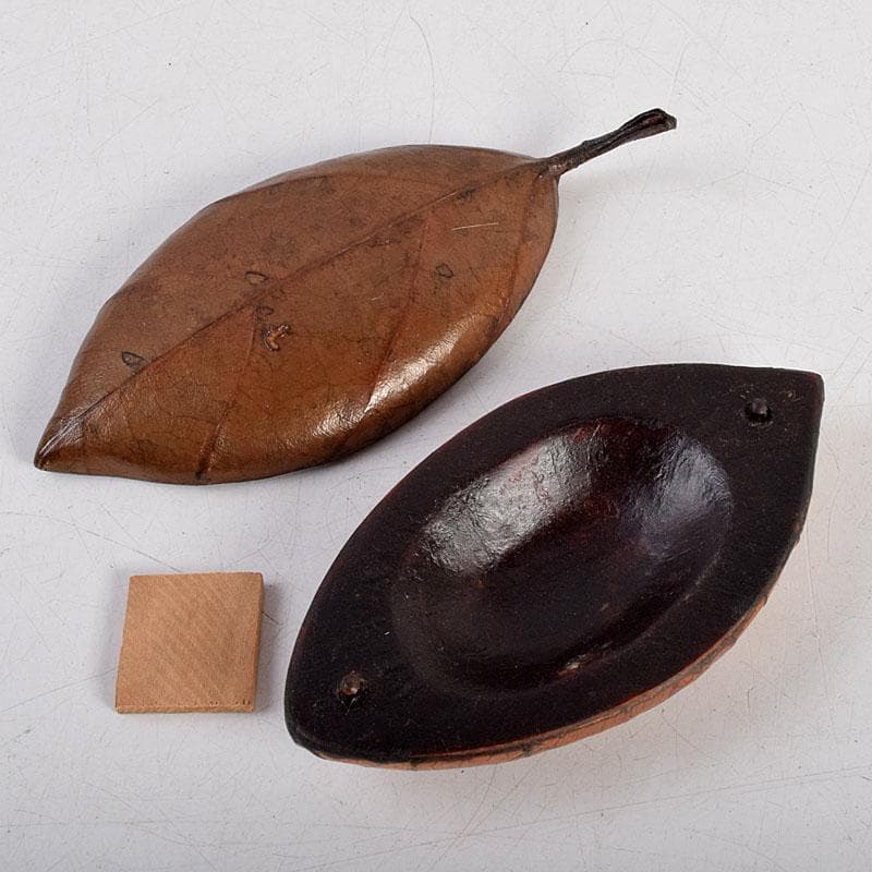 茶道具　塗師　新井宗賀作　乾漆　柿の葉香合　共箱　V　8833