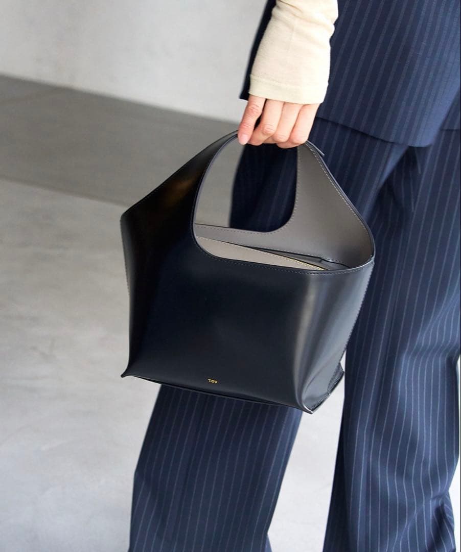 ピ*リ様 【美品✨】TOV / トーヴ　牛革　ハンドバッグ