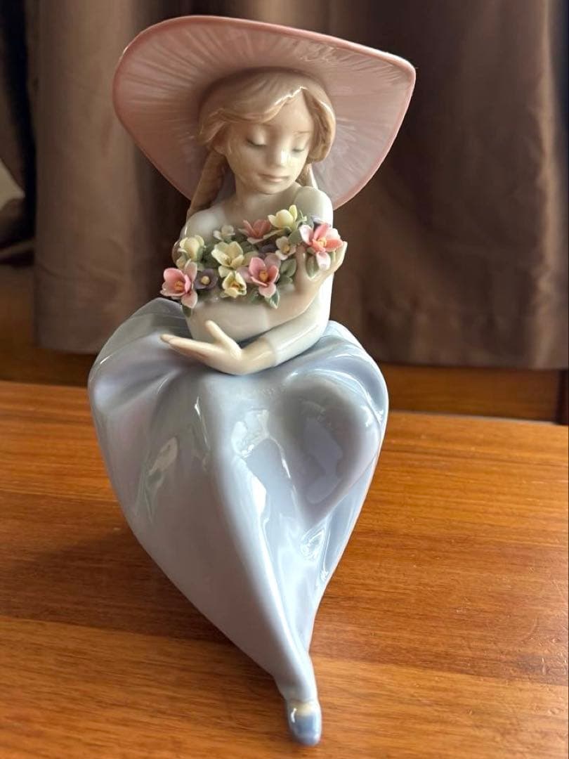 LLADRO リヤドロ・花の香りに包まれて　置物