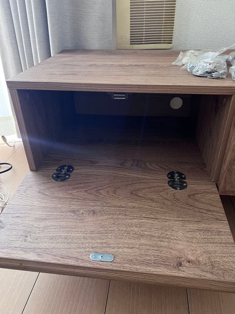 【9/21まで新品値下げ中】lowya テレビ台　木目　スチール脚　140