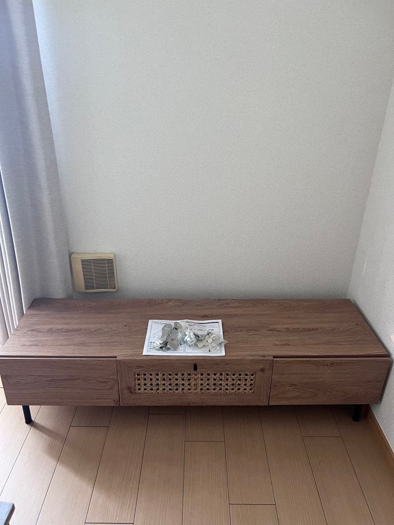 【9/21まで新品値下げ中】lowya テレビ台　木目　スチール脚　140