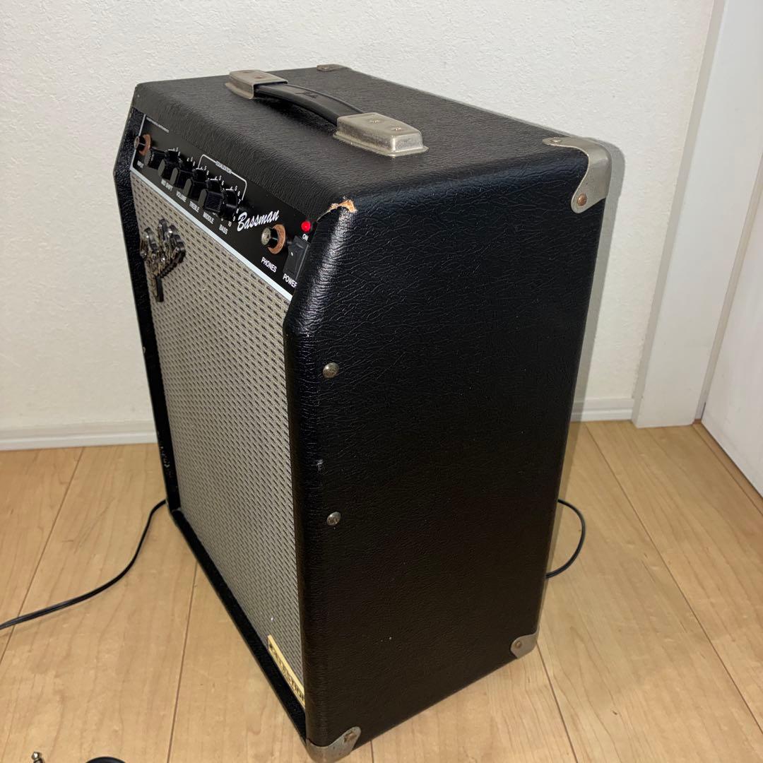 小型アンプ　Fender bassman ampギターアンプ　シールドおまけ