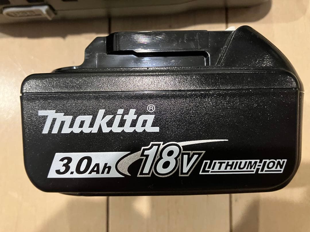 Makita ポータブルテレビ TV+ツールバック 充電器+バッテリー付属