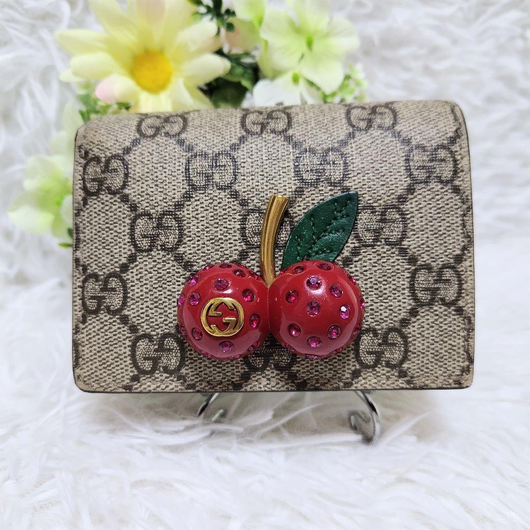 美品✨グッチ◇チェリーモチーフ二つ折り財布　スプリームPVC赤レザーゴールド金具