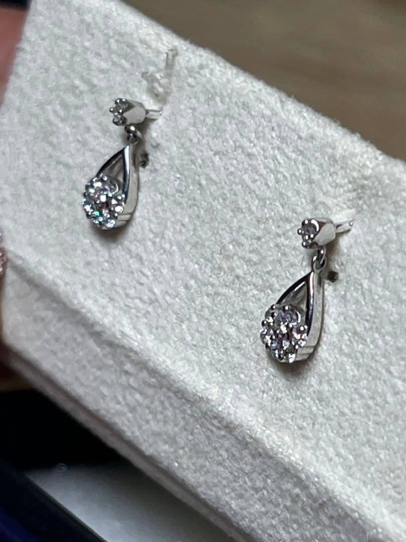 ヴァンドーム青山 プラチナ ダイヤモンド付ピアス ティアドロップ型
