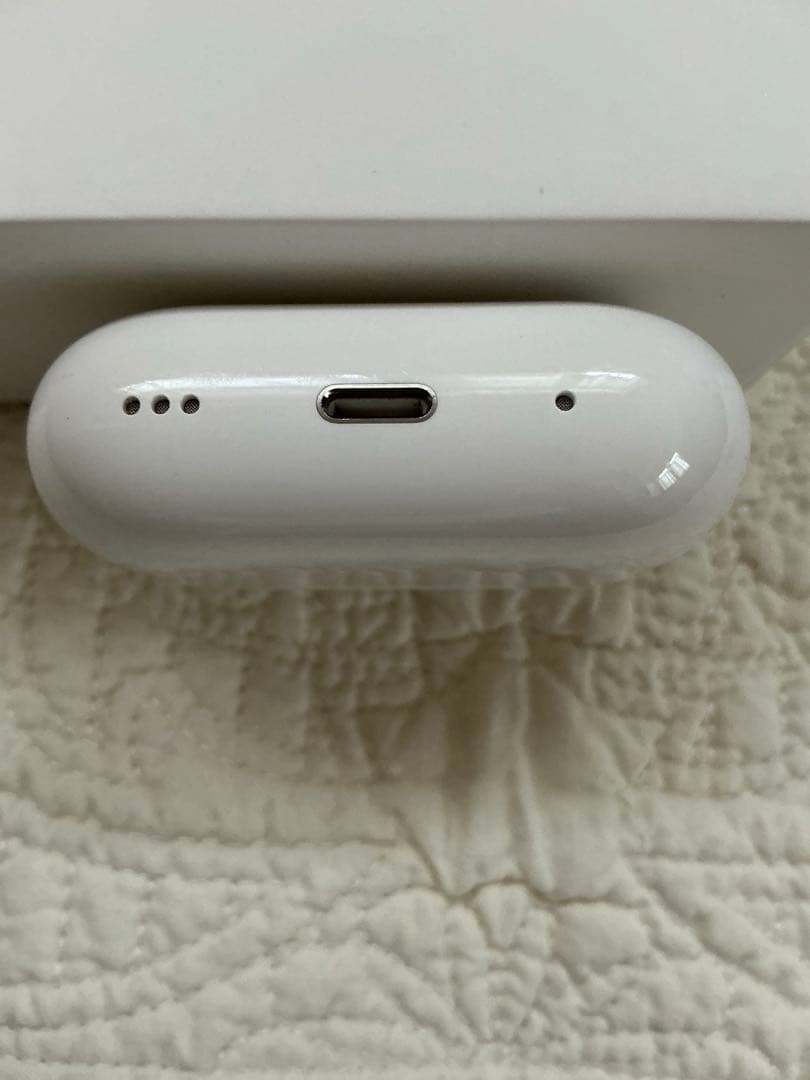 AirPods Pro 第2世代　充電ケース・Lightningケーブル付き