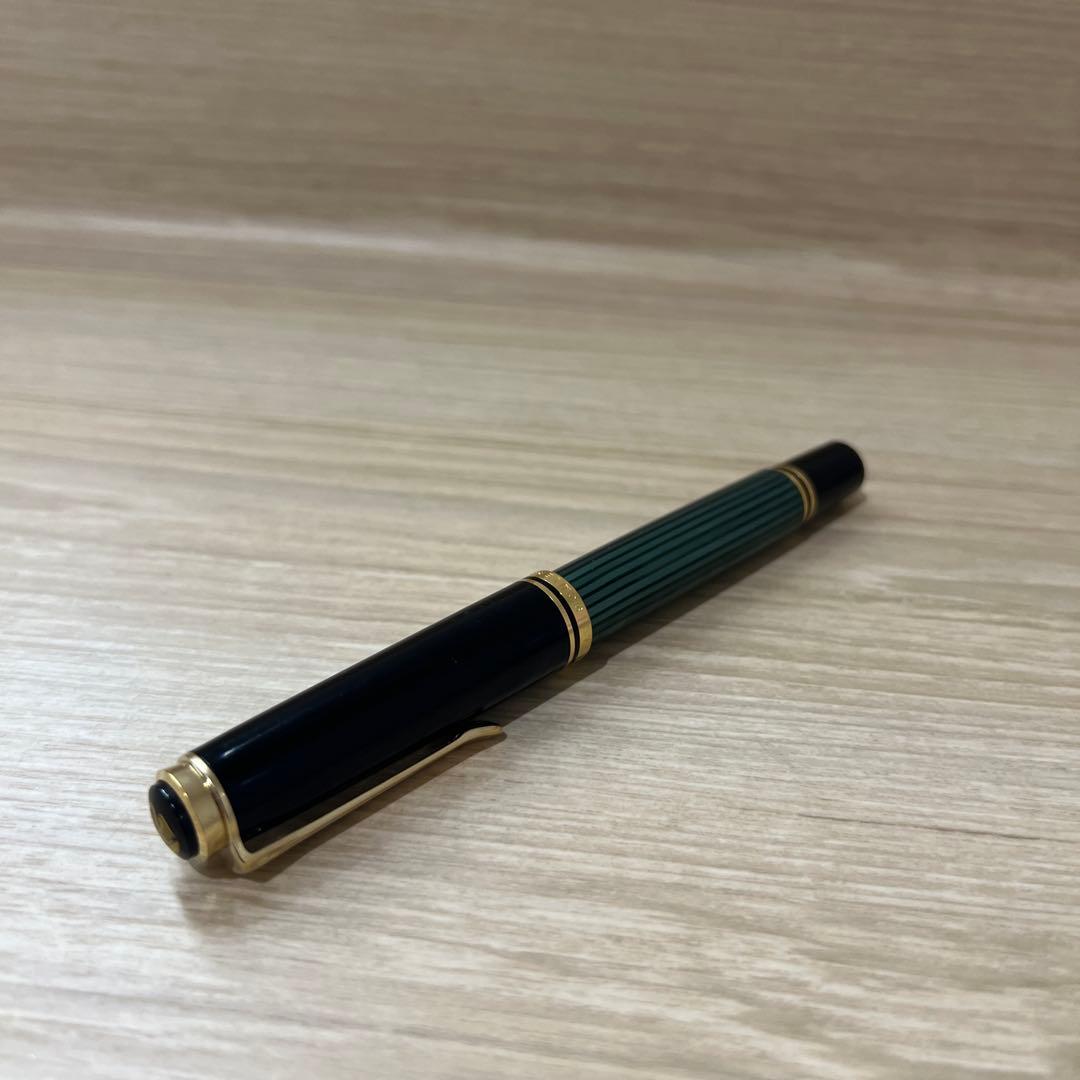 万年筆 黒と緑のツートンカラー