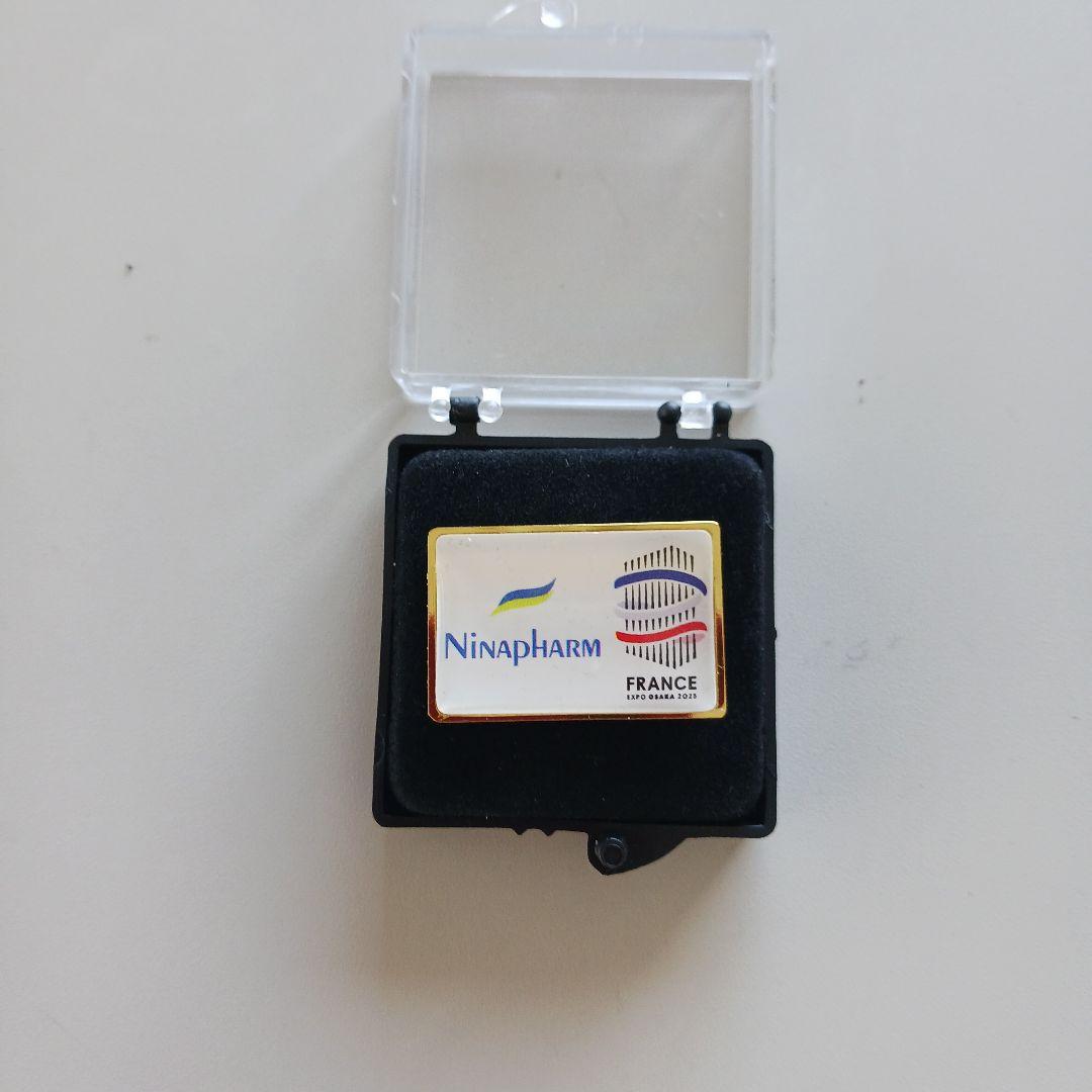 Ninapharm ロゴ ピンバッジ