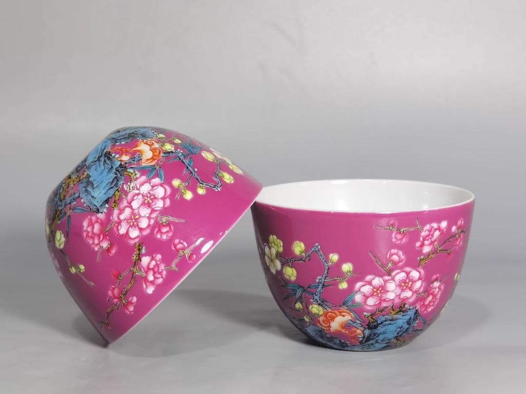 珐琅彩 胭脂紅地 梅花文 盃 一対｜陶磁器｜精巧作り