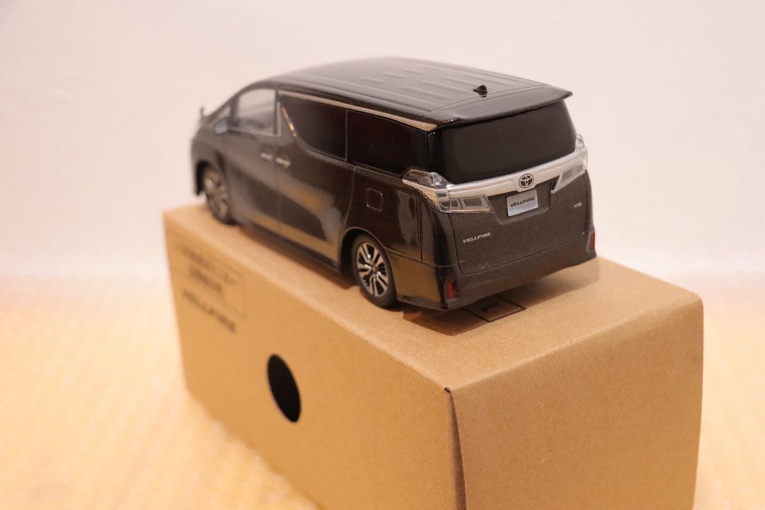ヴェルファイア　カラーサンプルミニカー　非売品　グラファイトメタリック　茶箱