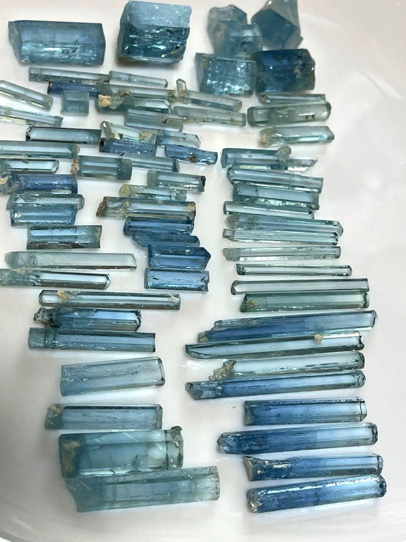 天然アクアマリン原石ロット - 結晶美と透明感 203.25ct ベトナム産