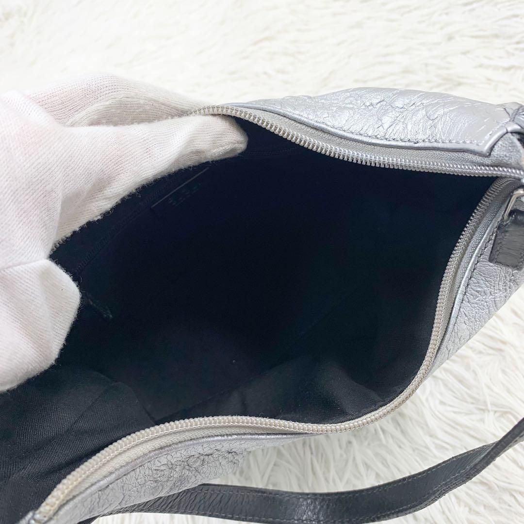 ま*ー様 【✨美品✨】 グッチ ワンショルダーバッグ GG柄 シマレザー シルバ