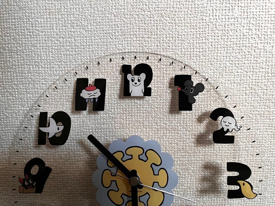 あらゐけいいち展　アクリル時計