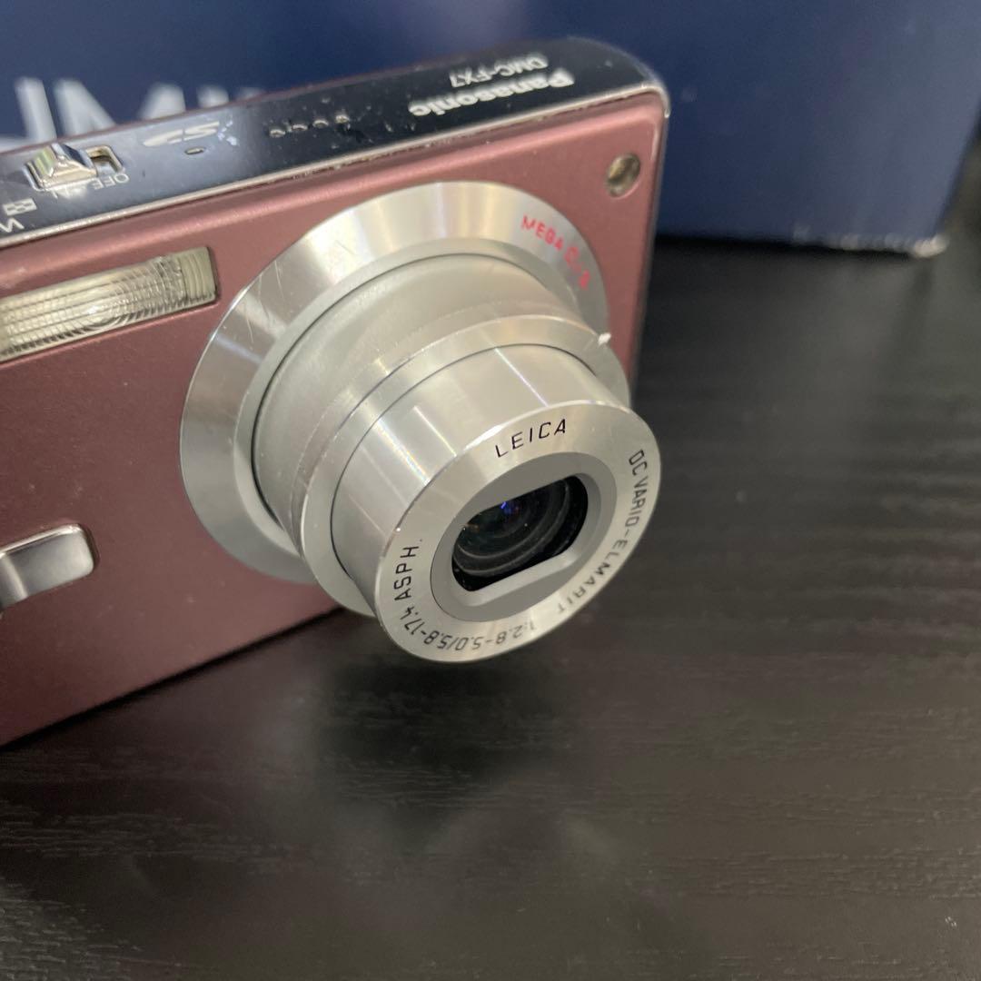 Panasonic LUMIX FX7 コンパクトデジタルカメラ