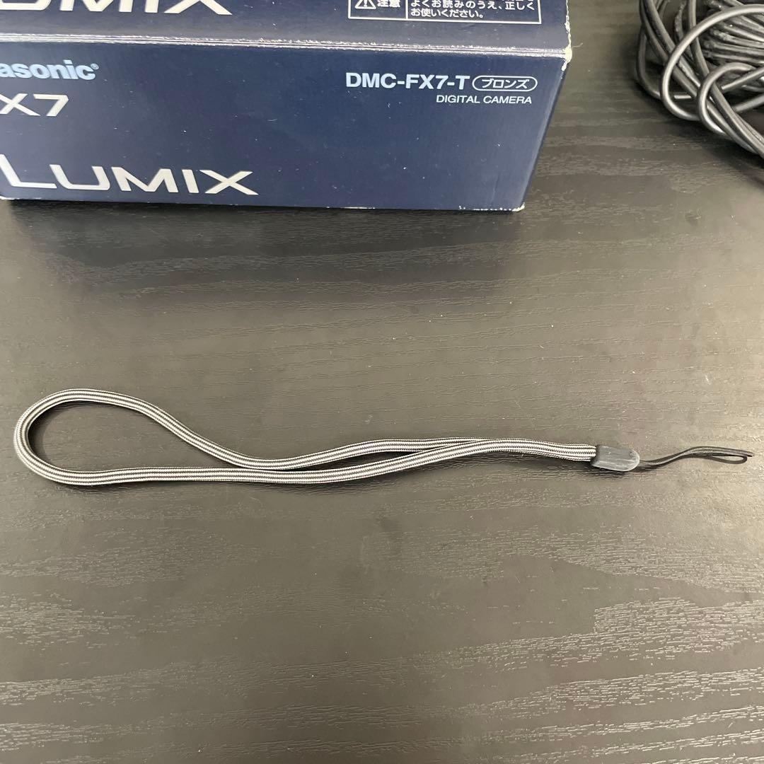 Panasonic LUMIX FX7 コンパクトデジタルカメラ