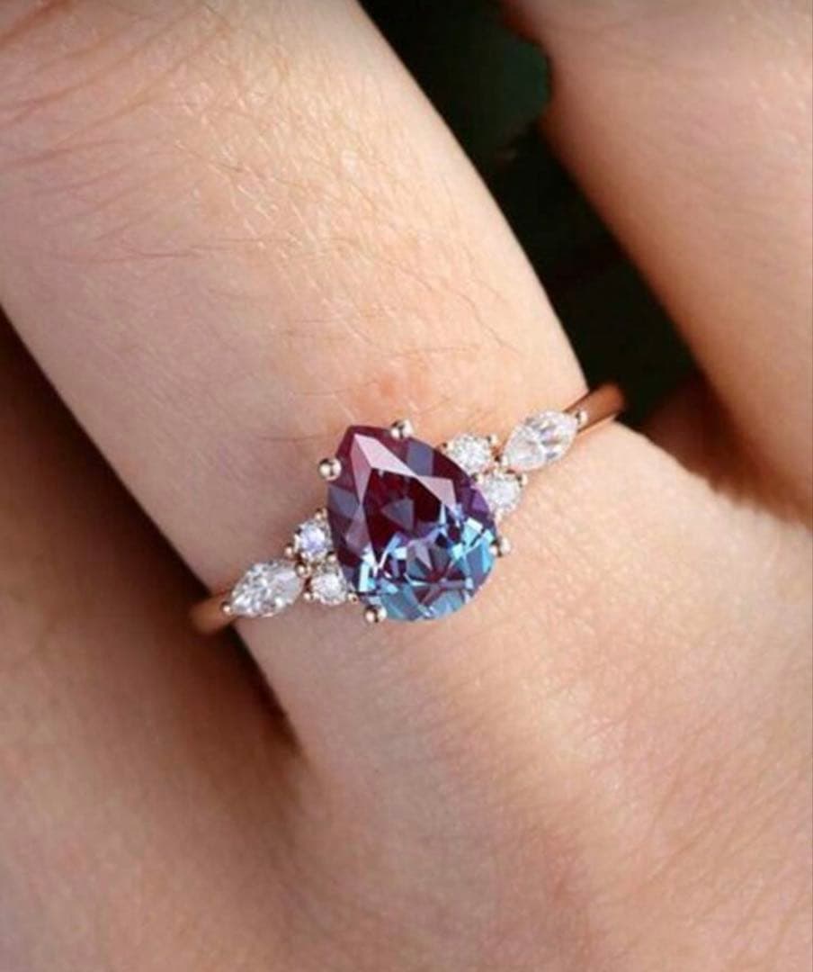 12号くらい パープルサファイア 青と紫が混じった綺麗な宝石 18Kモアサナイト