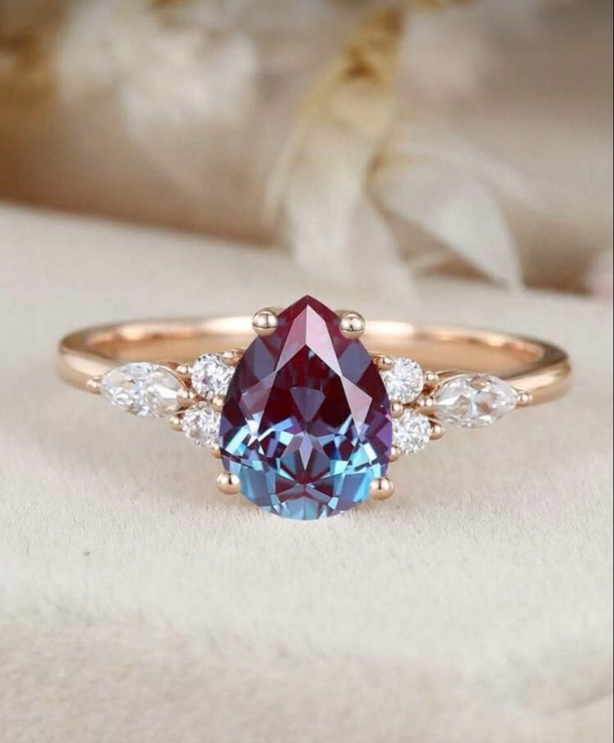 12号くらい パープルサファイア 青と紫が混じった綺麗な宝石 18Kモアサナイト