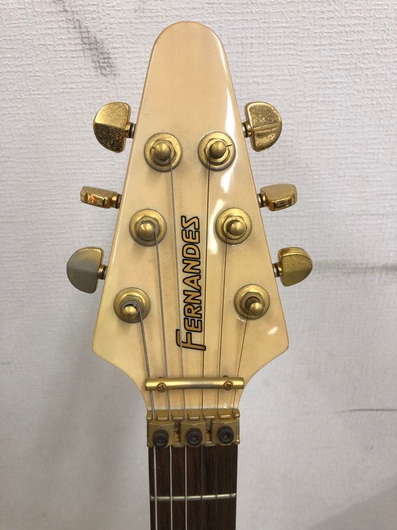 FERNANDES V型エレキギター ナチュラル