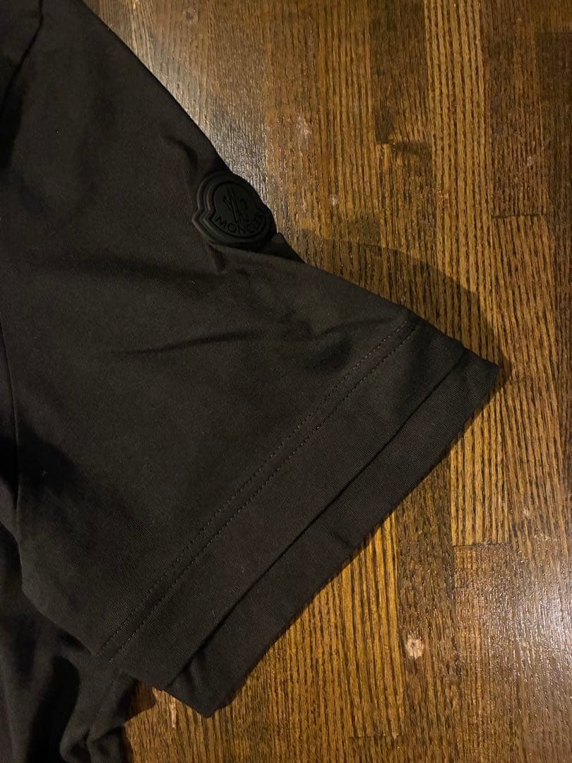 MONCLER ブラック ロゴ Tシャツ